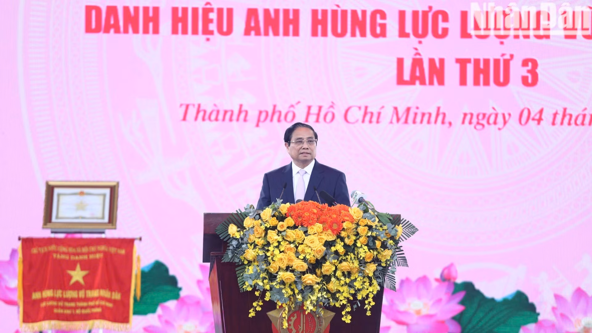 El primer ministro Pham Minh Chinh habla en el acto.