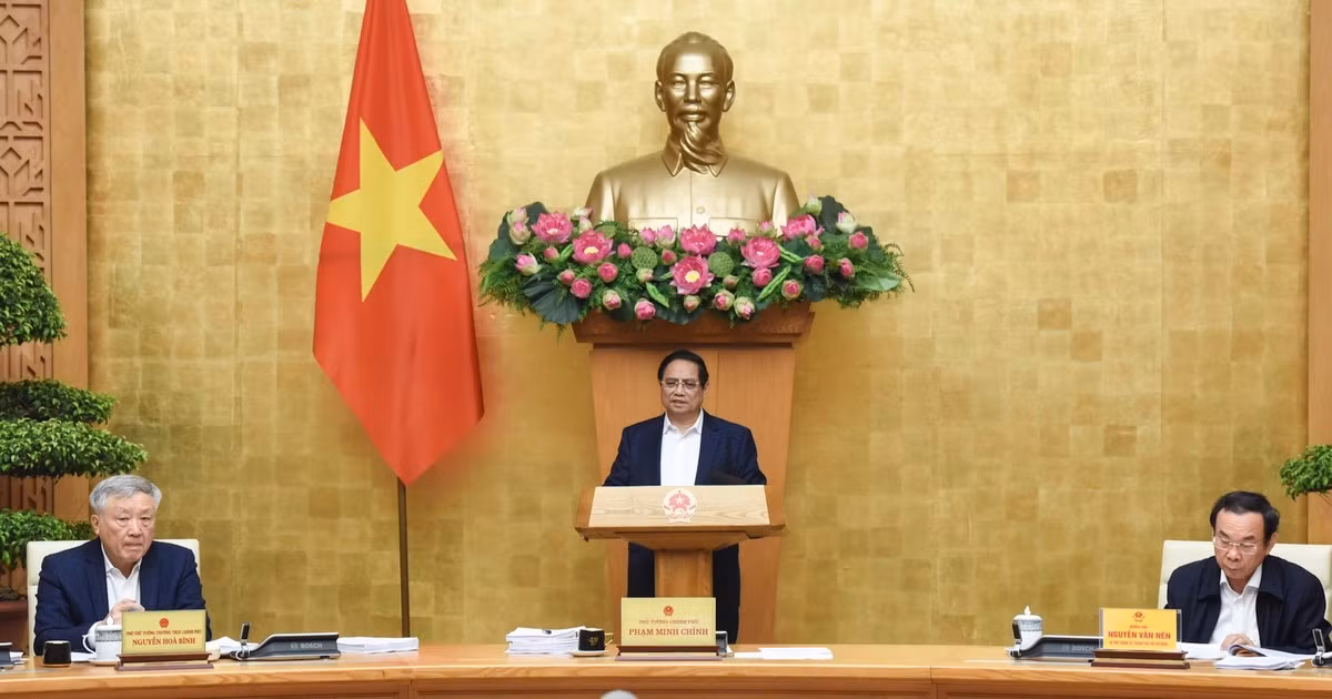 [Foto] Premier vietnamita preside reunión ordinaria del Gobierno de marzo