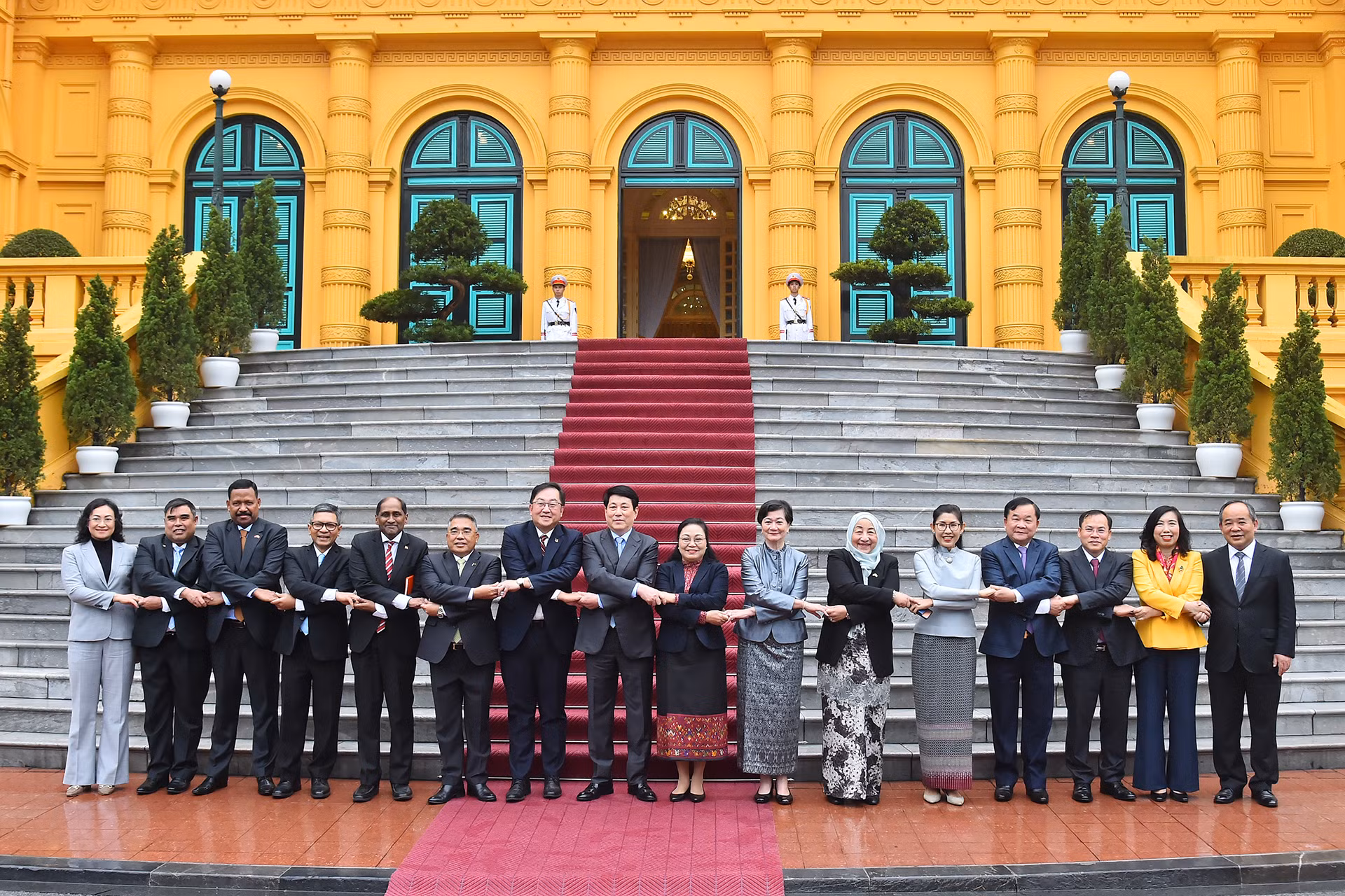 [Foto] Presidente vietnamita recibe a embajadores y encargados de negocios de países de Asean y Timor Oriental 