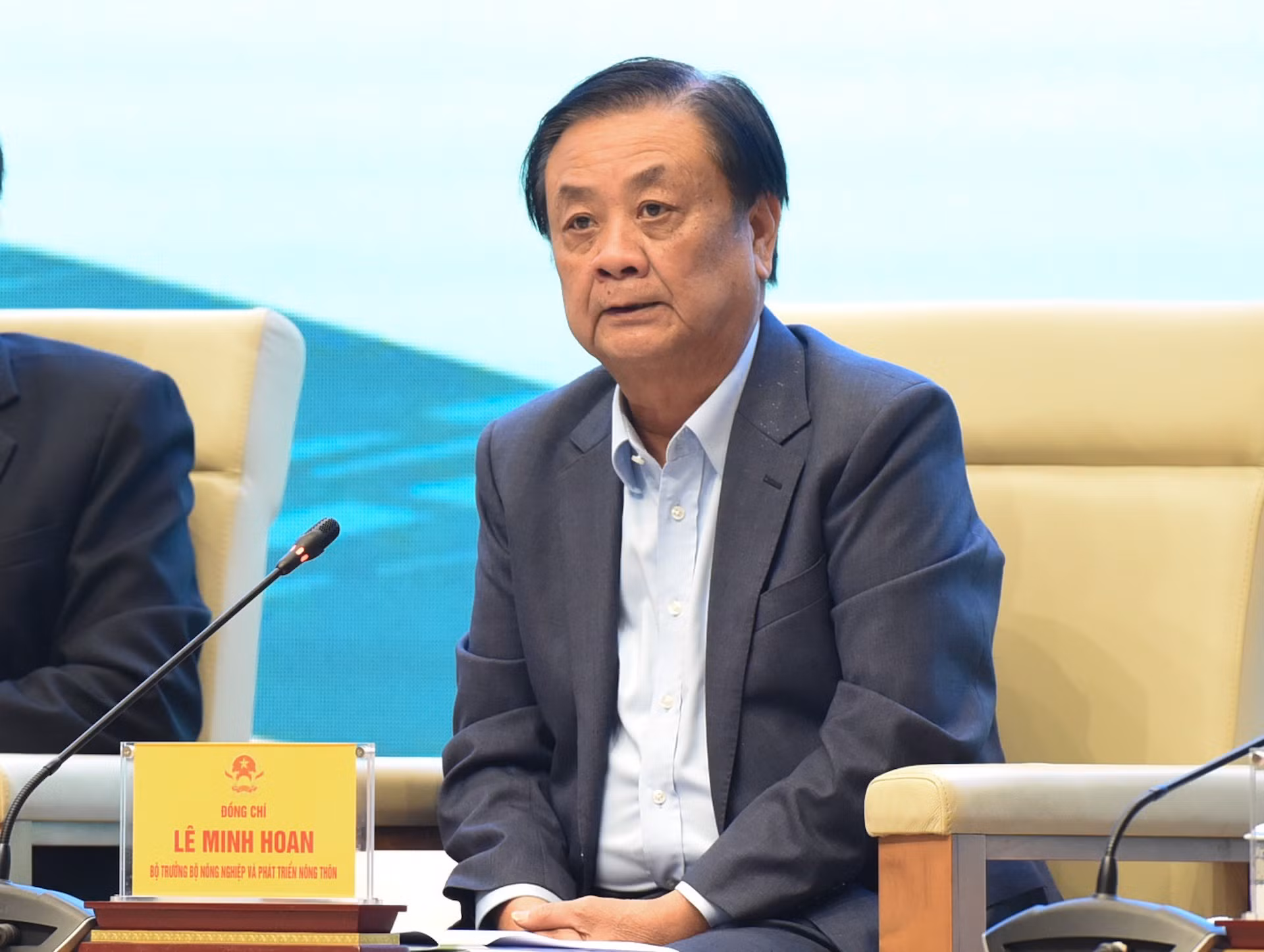 El ministro de Agricultura y Desarrollo Rural, Le Minh Hoan, responde las preguntas de los delegados.