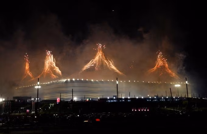 Los fuegos artificiales se disparan hacia el cielo, marcando el final de la apertura. Y comienza la Copa Mundial 2022. (Foto: Reuters) Los fuegos artificiales se disparan hacia el cielo, marcando el final de la apertura. Y comienza la Copa Mundial 2022. (Foto: Reuters)