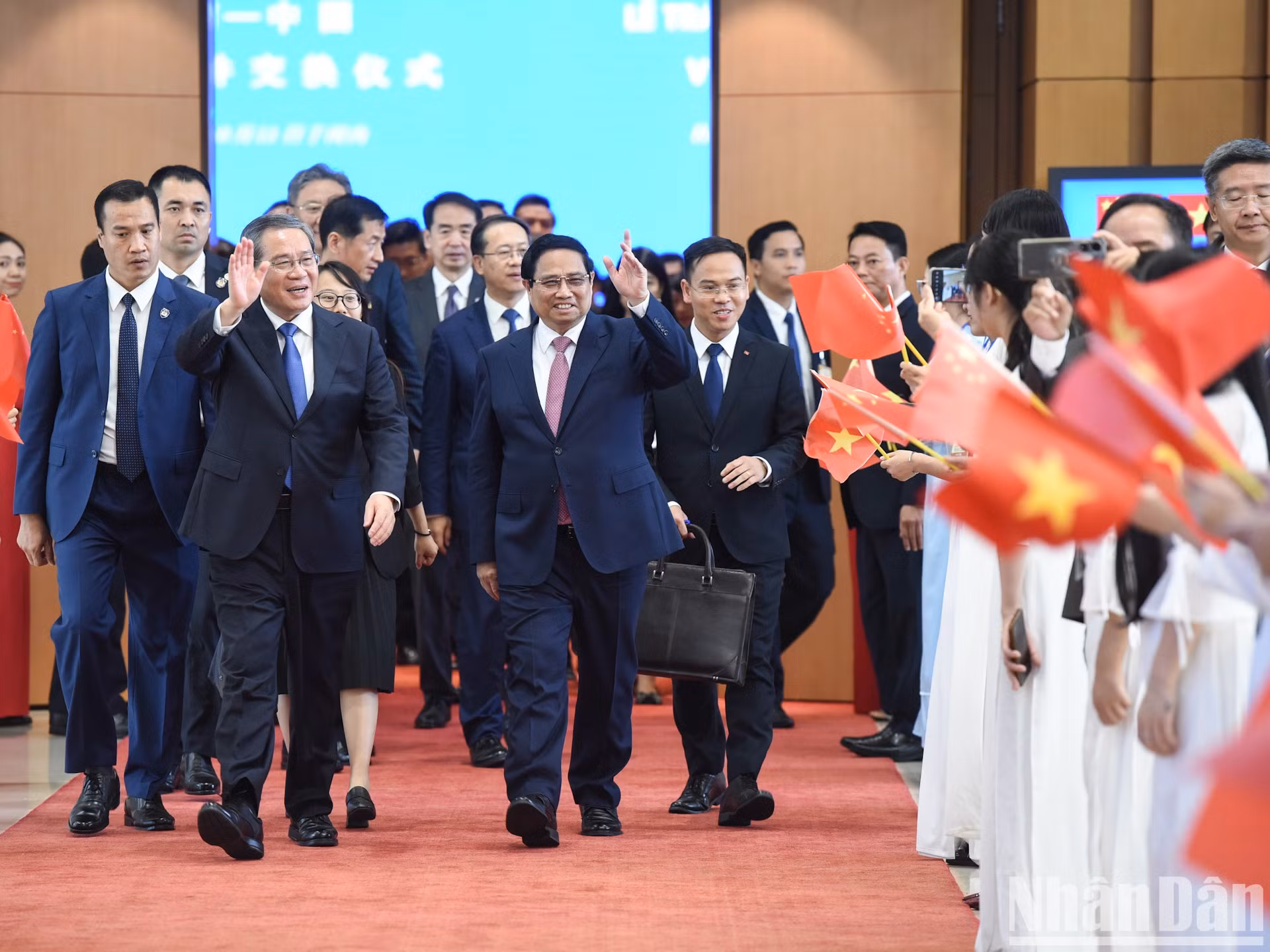 El primer ministro Pham Minh Chinh y su par chino Li Qiang.