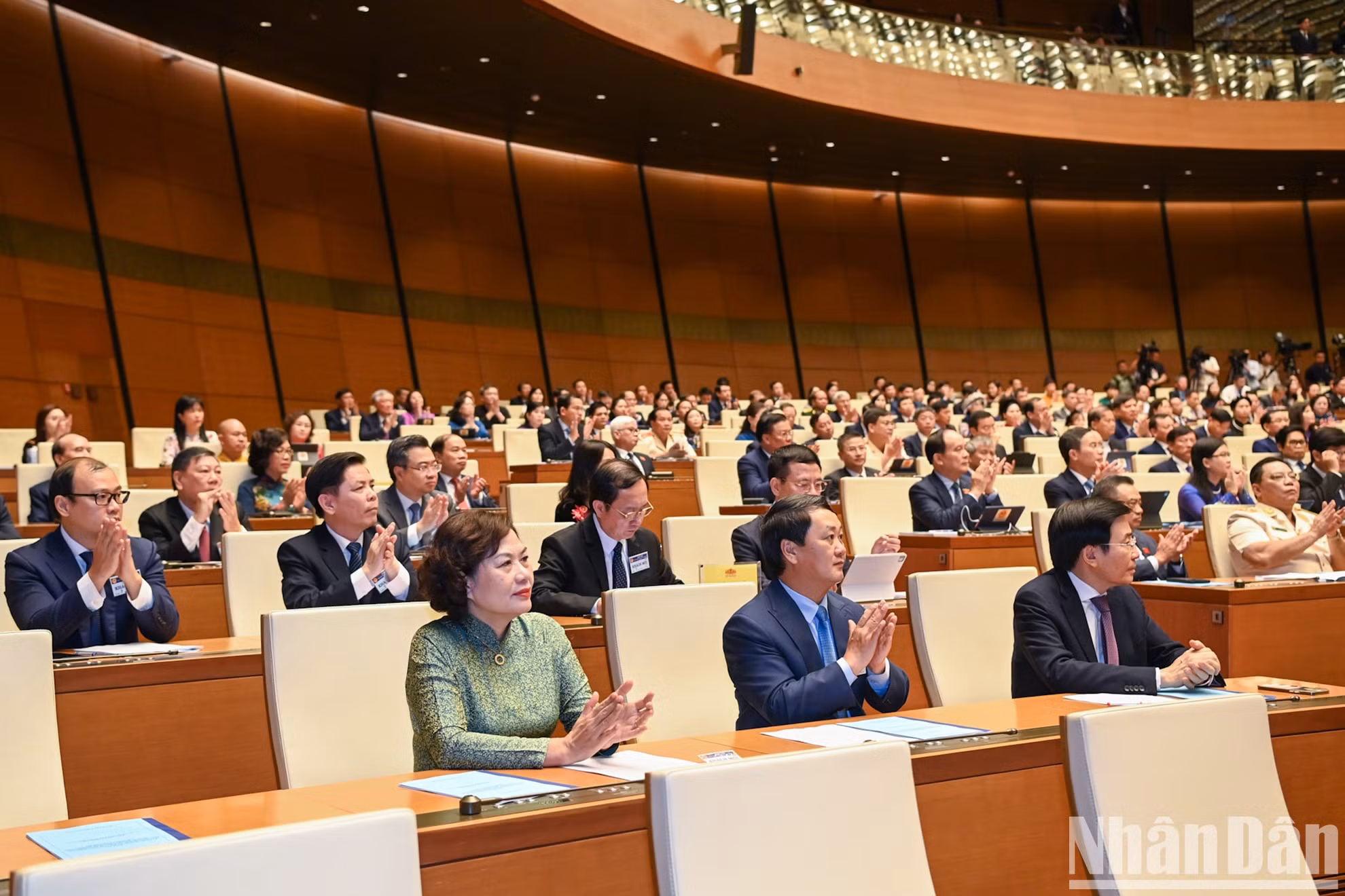 Los miembros del Gobierno y delegados invitados en la sesión de apertura.