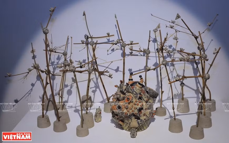 Una obra en la muestra. (Foto: VNA)