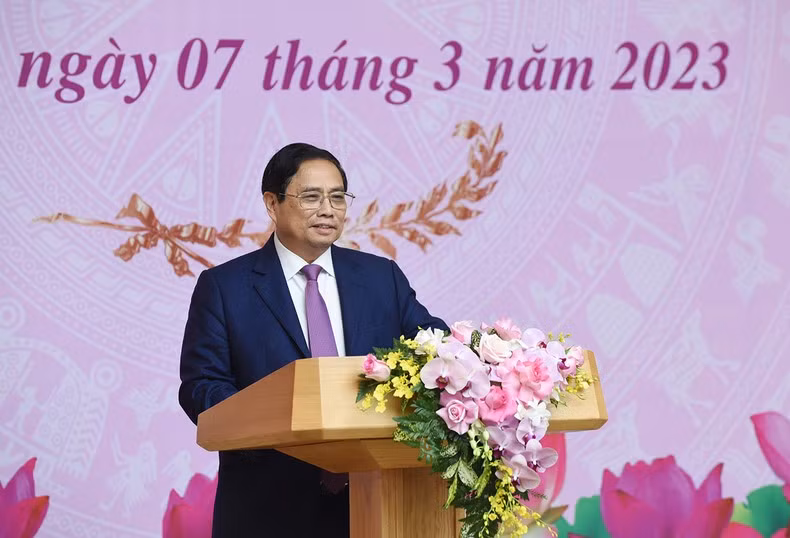 El premier Pham Minh Chinh interviene en el acto.