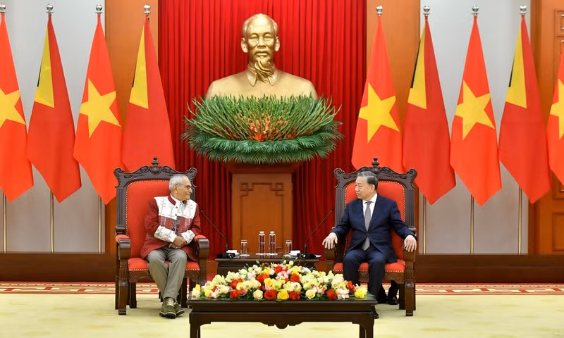 El secretario general del PCV, To Lam, recibe al presidente de Timor Oriental, José Ramos-Horta. El secretario general del PCV, To Lam, recibe al presidente de Timor Oriental, José Ramos-Horta.