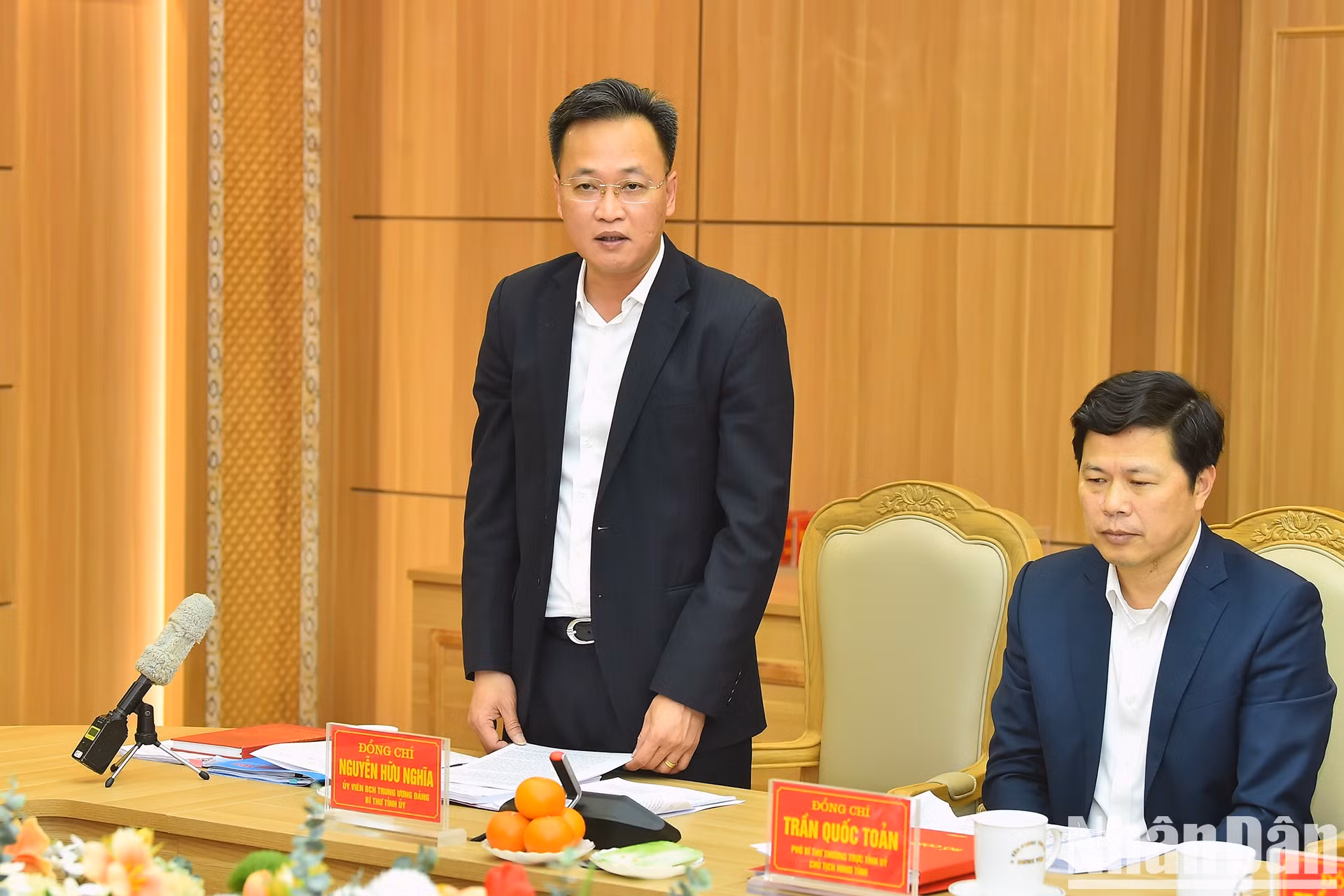 El secretario del PCV en Hung Yen, Nguyen Huu Nghia, habla en la cita. El secretario del PCV en Hung Yen, Nguyen Huu Nghia, habla en la cita.
