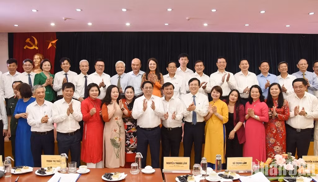 [Foto] Premier trabaja con la Asociación de Periodistas de Vietnam