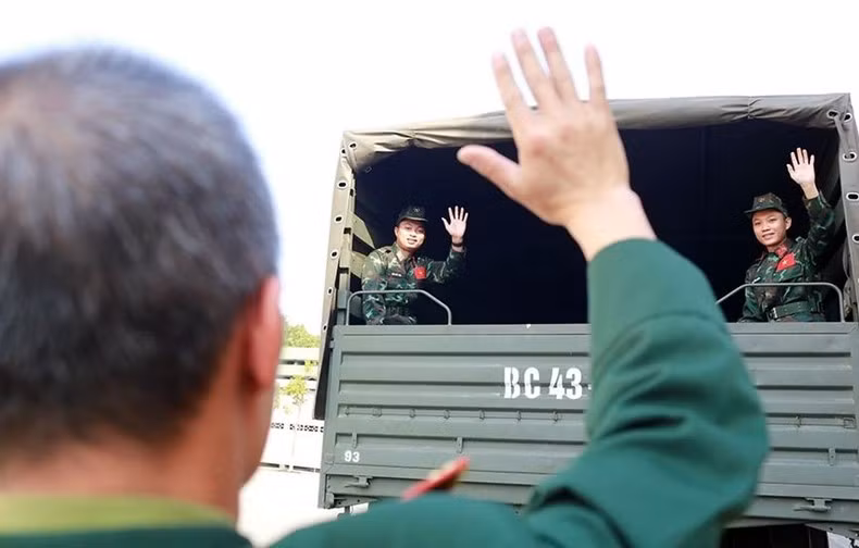 Los compañeros se despiden del Batallón 93, del Cuerpo de Ingenieros del Ejército.