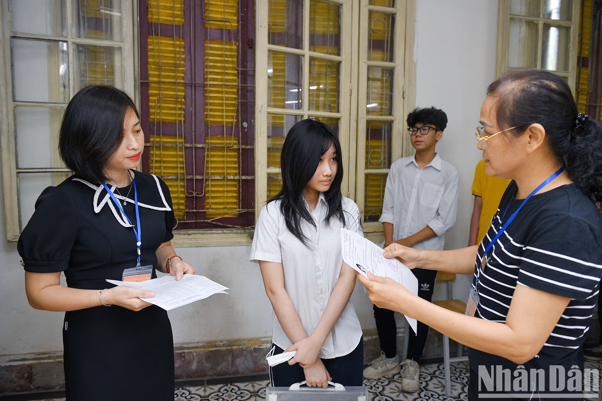 Cerca de mil 400 concursantes participarán en la prueba en la escuela Tran Phu - Hoan Kiem. Cerca de mil 400 concursantes participarán en la prueba en la escuela Tran Phu - Hoan Kiem.