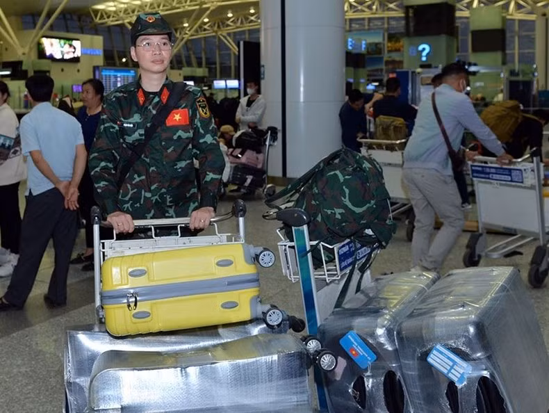 El reportero Pham Van Hieu, del periódico Quan Doi Nhan Dan (Ejército Popular), acompaña a la delegación.
