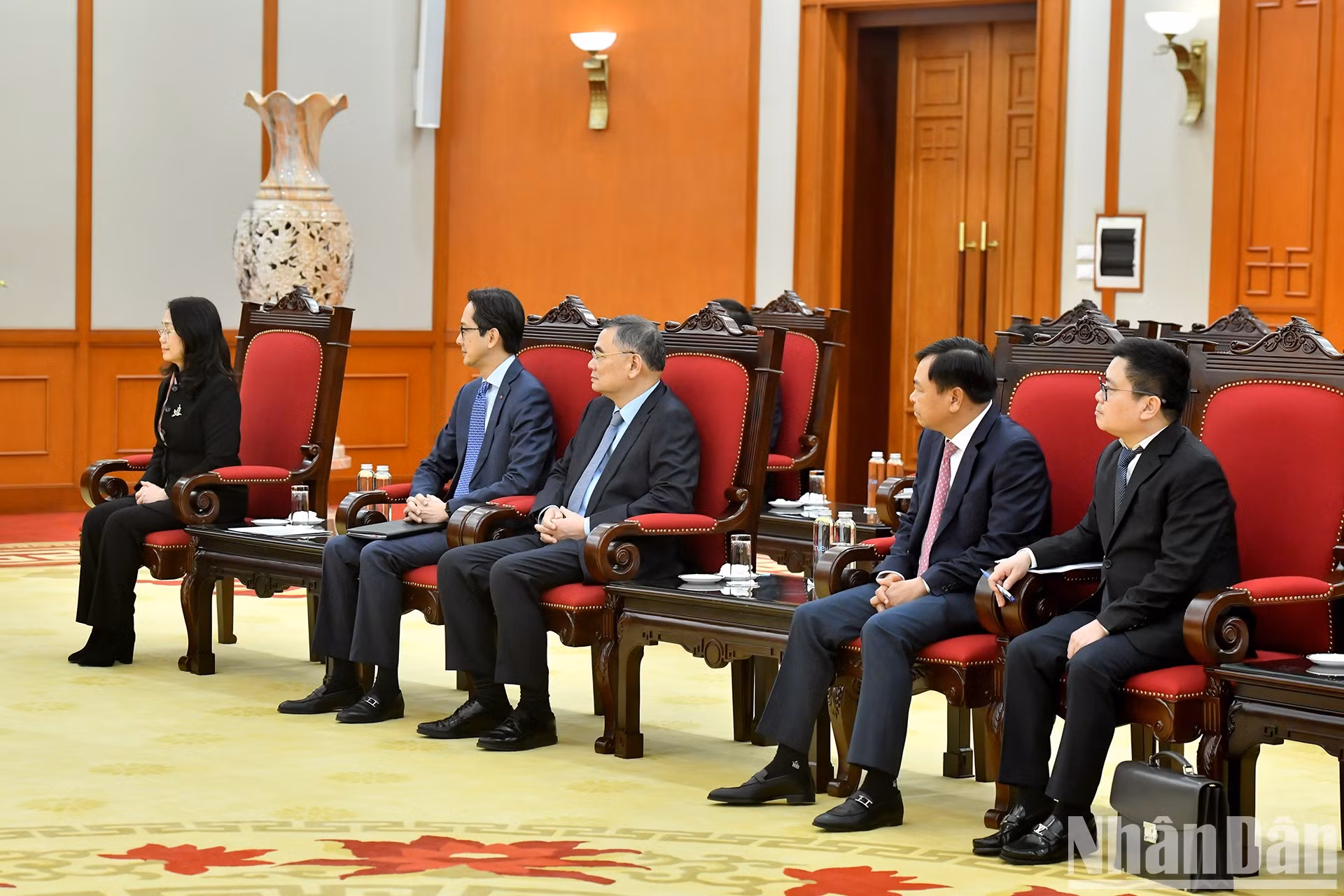 Asistentes vietnamitas a la reunión.