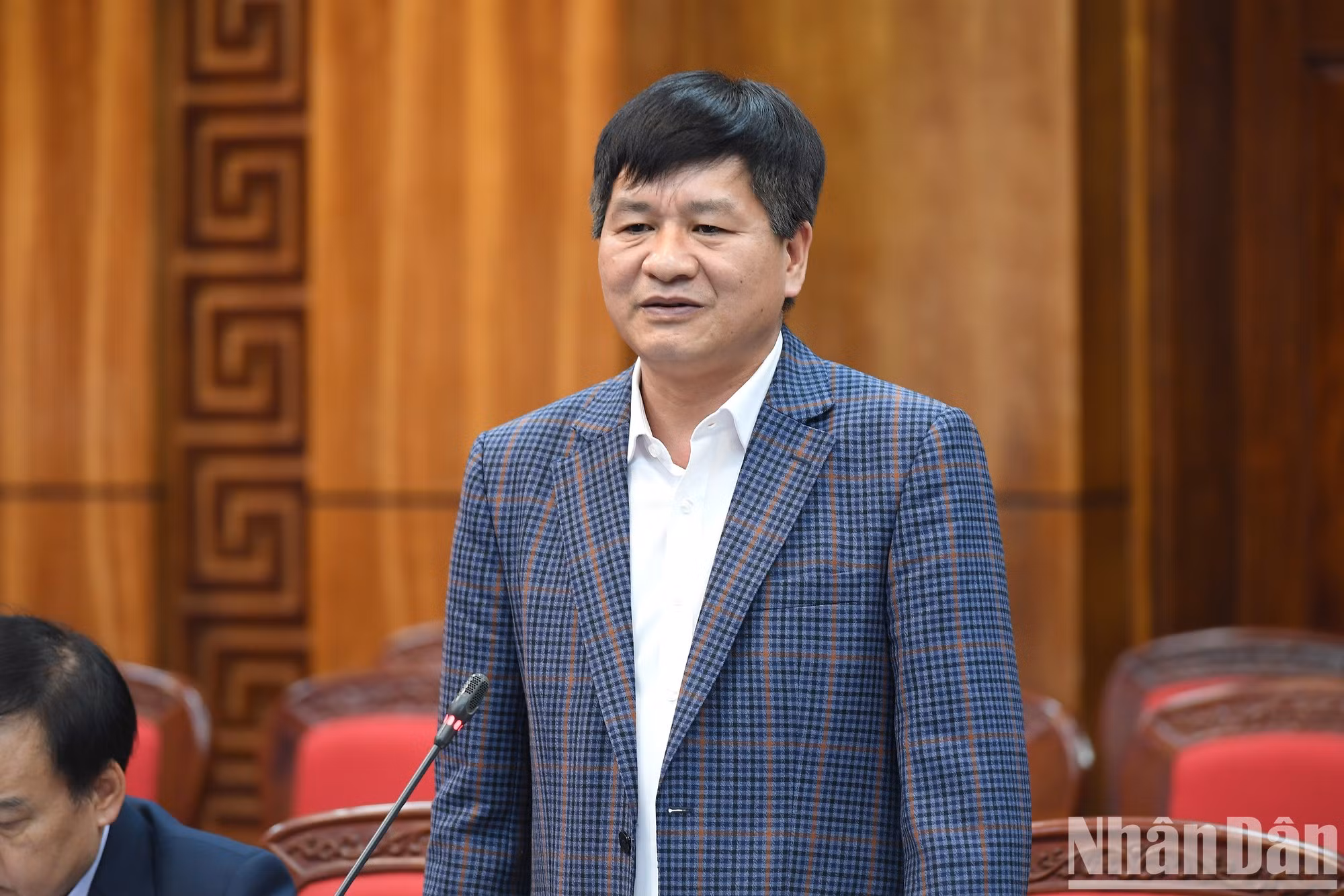 Por su parte, Le Thanh Do, vicesecretario del Comité partidista y presidente del Comité Popular de Dien Bien, agradeció al periódico la cobertura sobre la tierra, la gente, los logros socioeconómicos, culturales y de defensa, así como los asuntos exteriores y la construcción del Partido y el sistema político de la provincia.