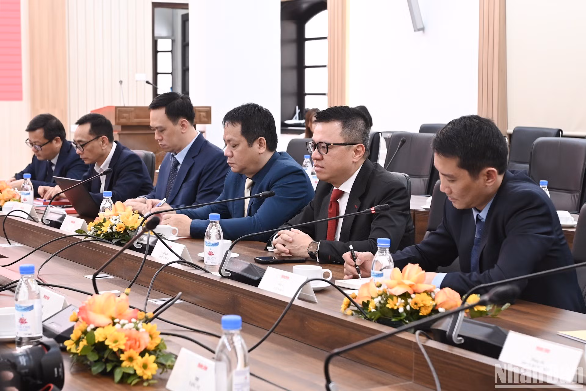 Le Quoc Minh, también miembro del Comité Central del Partido Comunista de Vietnam (PCV) y subjefe de la Comisión de Propaganda y Movilización de Masas, y titular de la Asociación de Periodistas del país, habla en el evento.