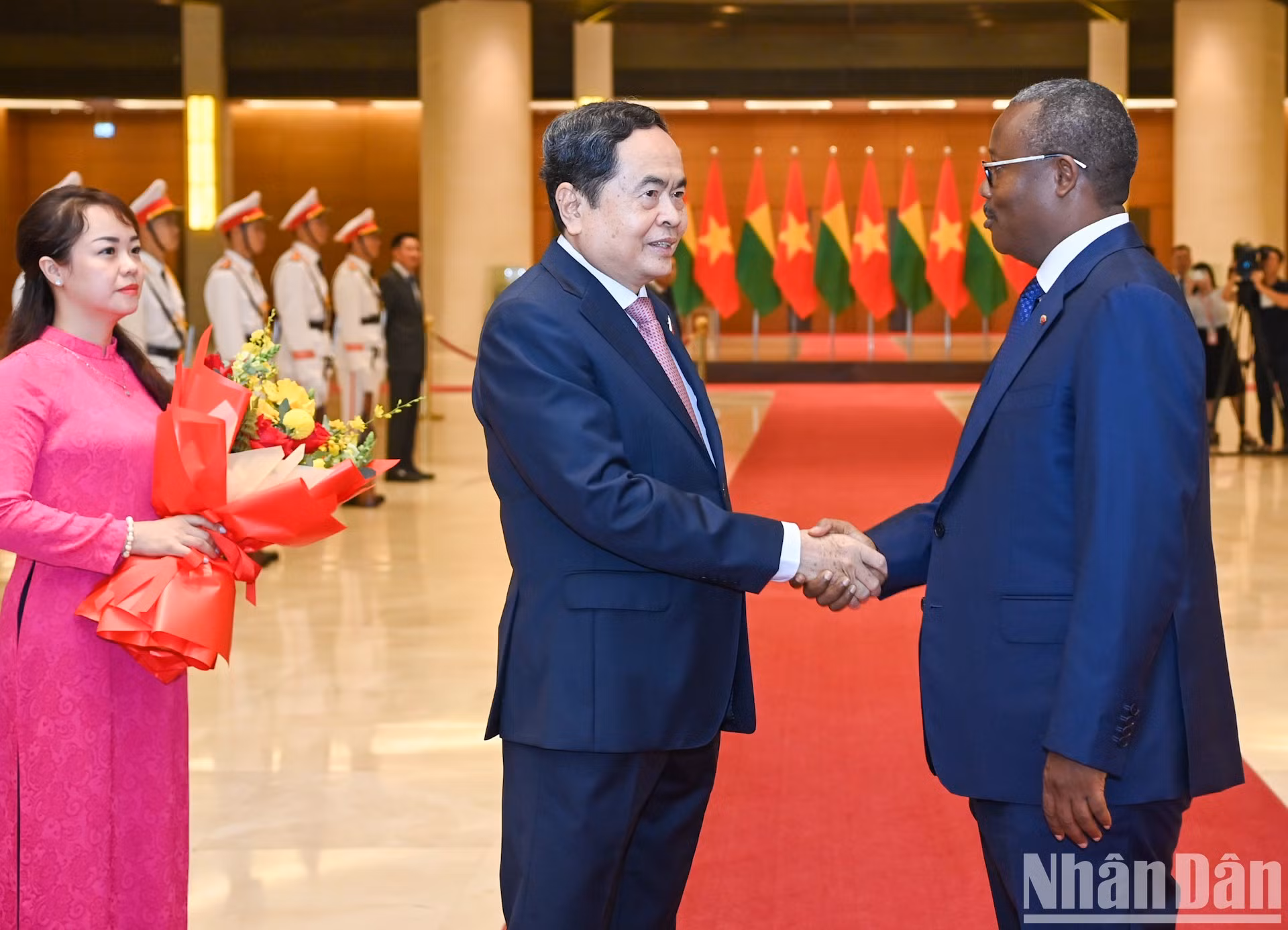 Thanh Man da la bienvenida al presidente de Guinea-Bissau, Umaro Sissoco Embaló.