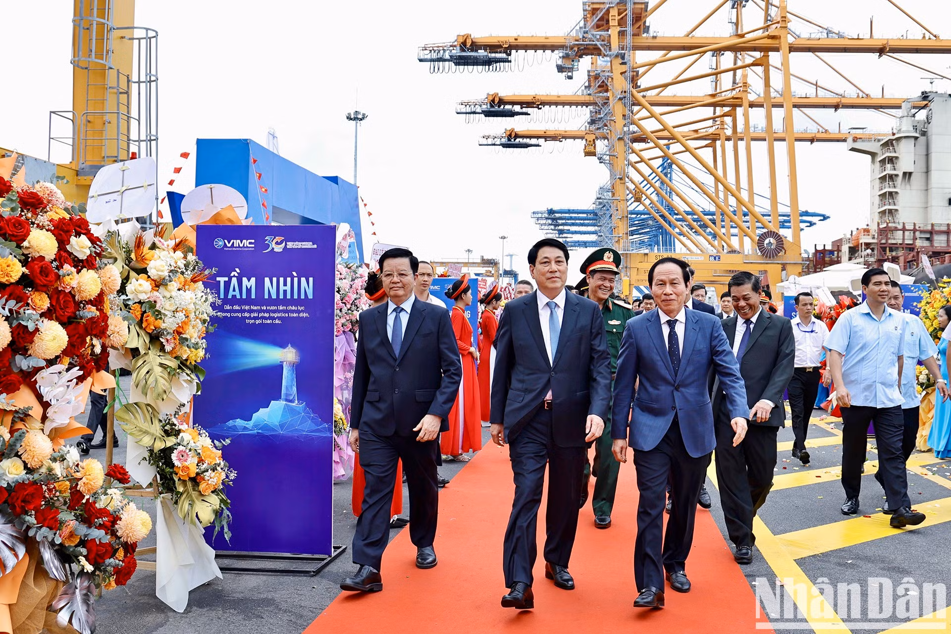 El presidente de Vietnam, Luong Cuong, llega a la ceremonia.