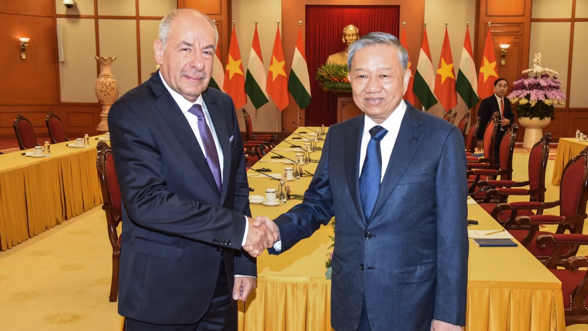 [Foto] Líder partidista de Vietnam recibe al presidente húngaro