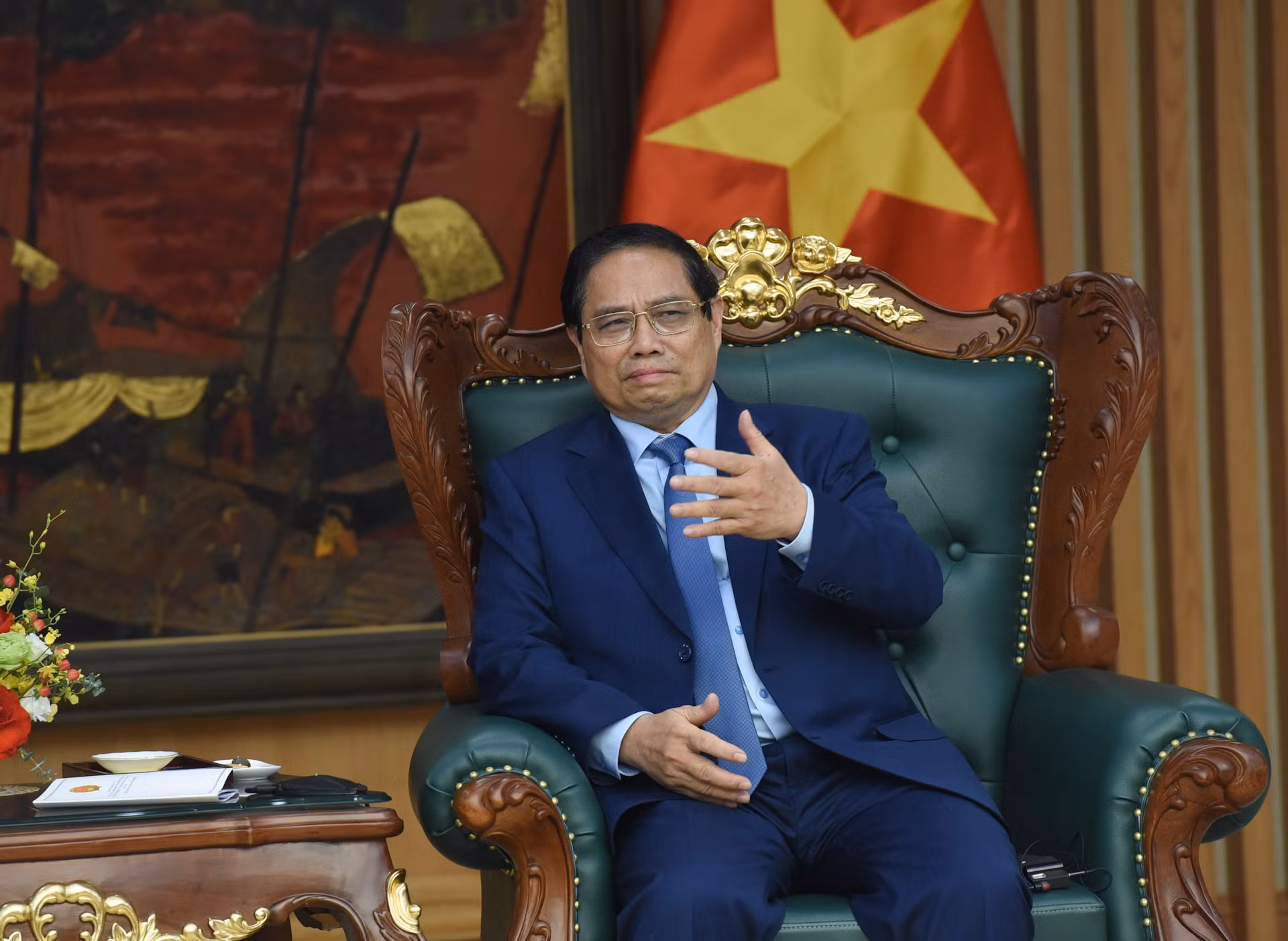 Minh Chinh habla en la cita.