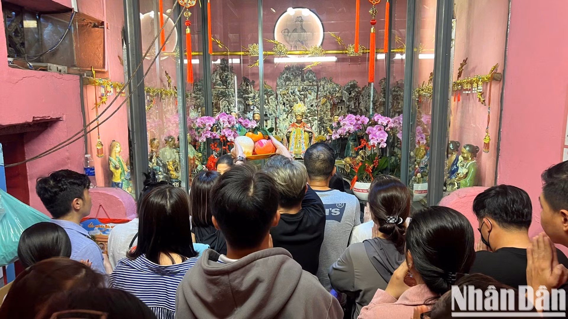 El festival no es sólo un ritual espiritual, sino también una ocasión para expresar gratitud al cielo, la tierra y los antepasados, además de rezar por un año de buena suerte y prosperidad.