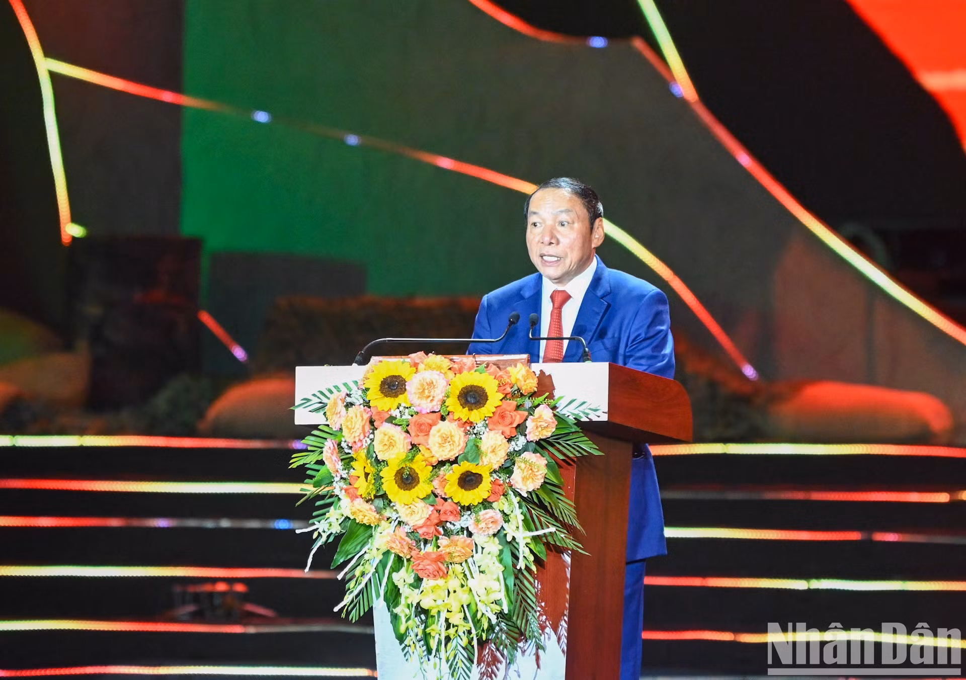 El ministro de Cultura, Deportes y Turismo, Nguyen Van Hung, interviene.