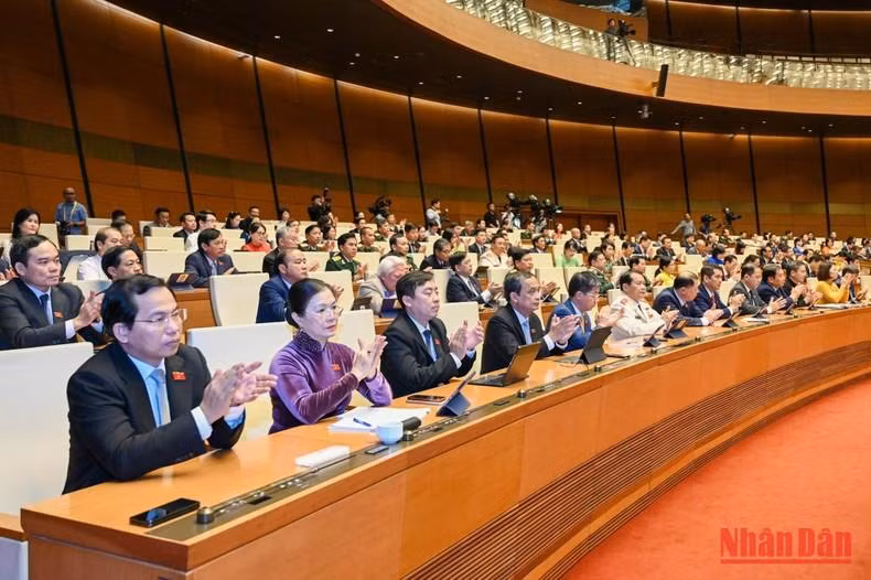 Los diputados en la reunión.
