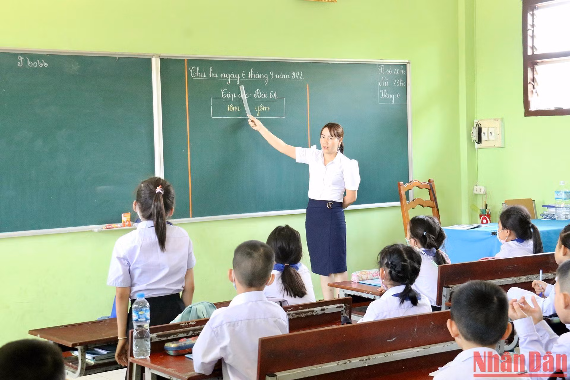 Alumnos de la escuela bilingüe laosiana-vietnamita Nguyen Du en Vientián 