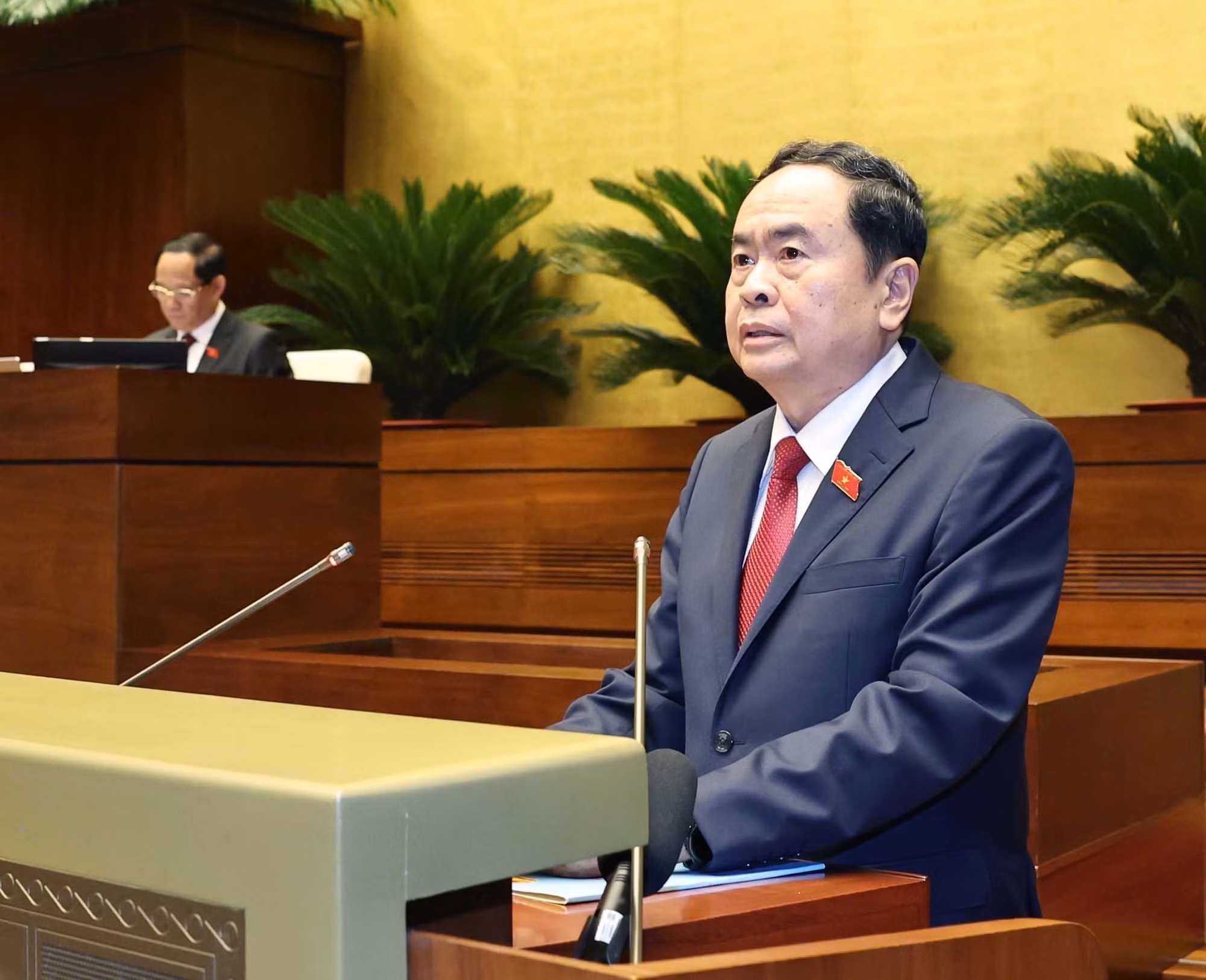 El presidente de la Asamblea Nacional de Vietnam, Tran Thanh Man, interviene en la ceremonia.