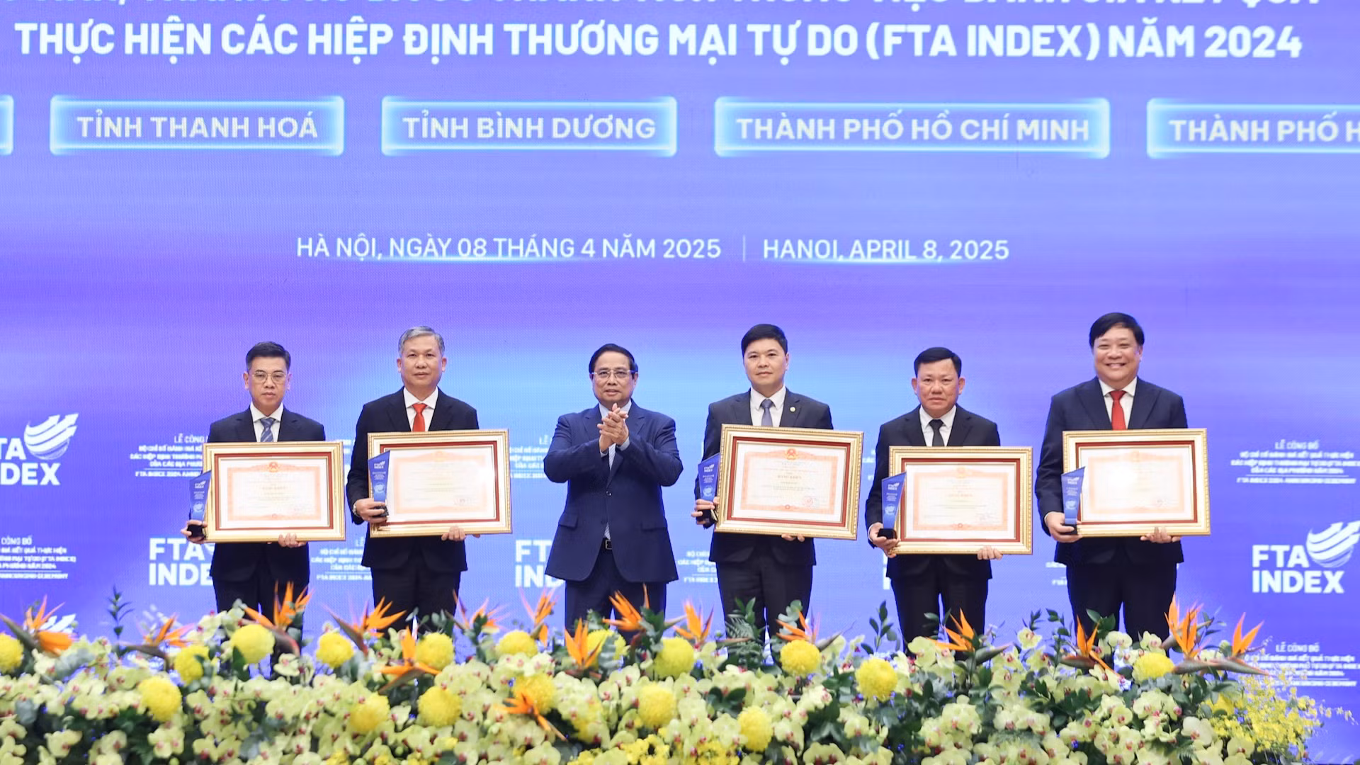 [Foto] Premier vietnamita asiste ceremonia para anunciar el Índice de evaluación de resultados de implementación de TLC