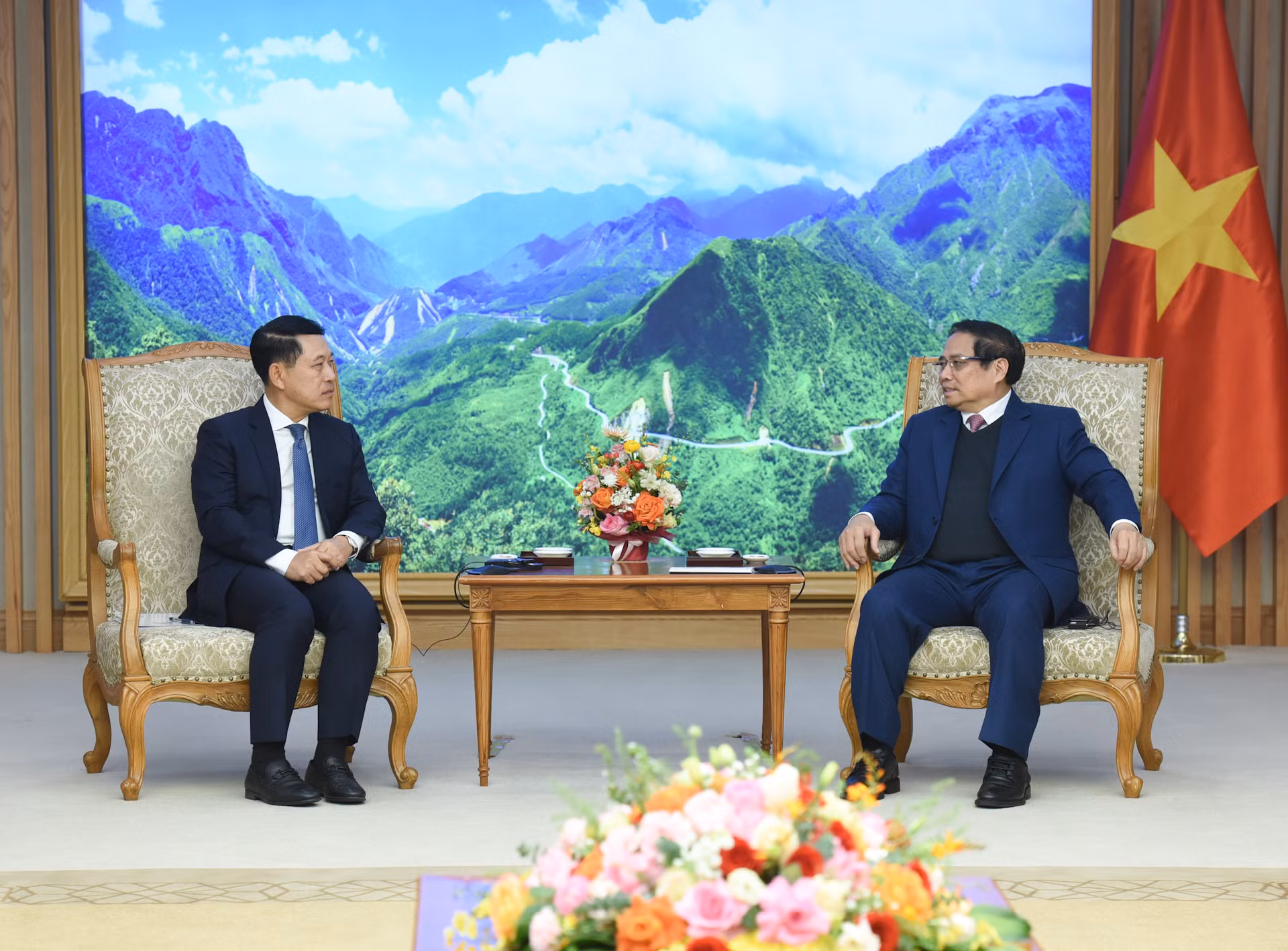 [Foto] Primer ministro de Vietnam recibe al vicepremier y canciller de Laos