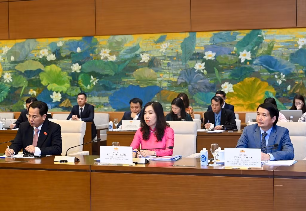 Delegados vietnamitas en la cita.