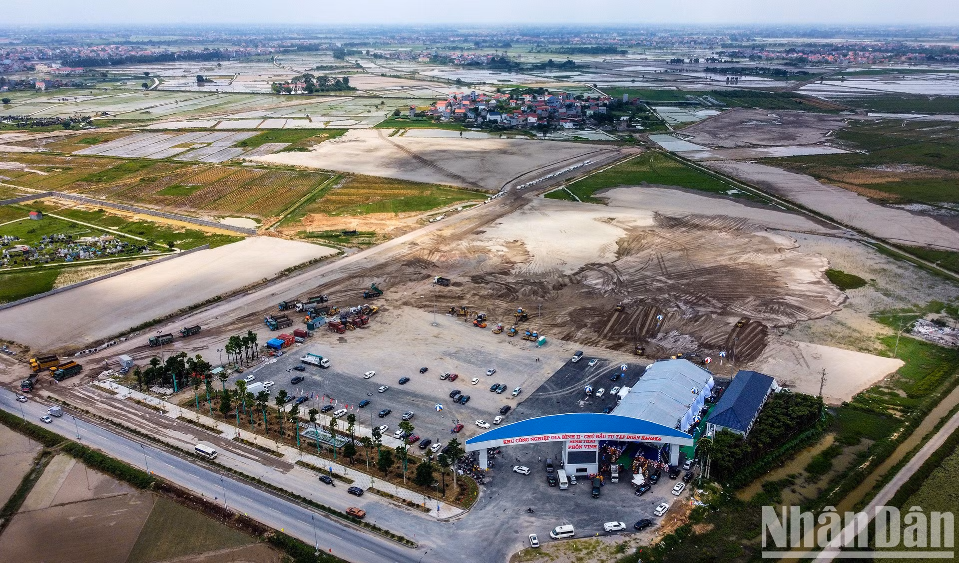 El proyecto, construido con tecnología avanzada, contribuye a impulsar el desarrollo económico en la región sur del río Duong y la provincia de Bac Ninh.