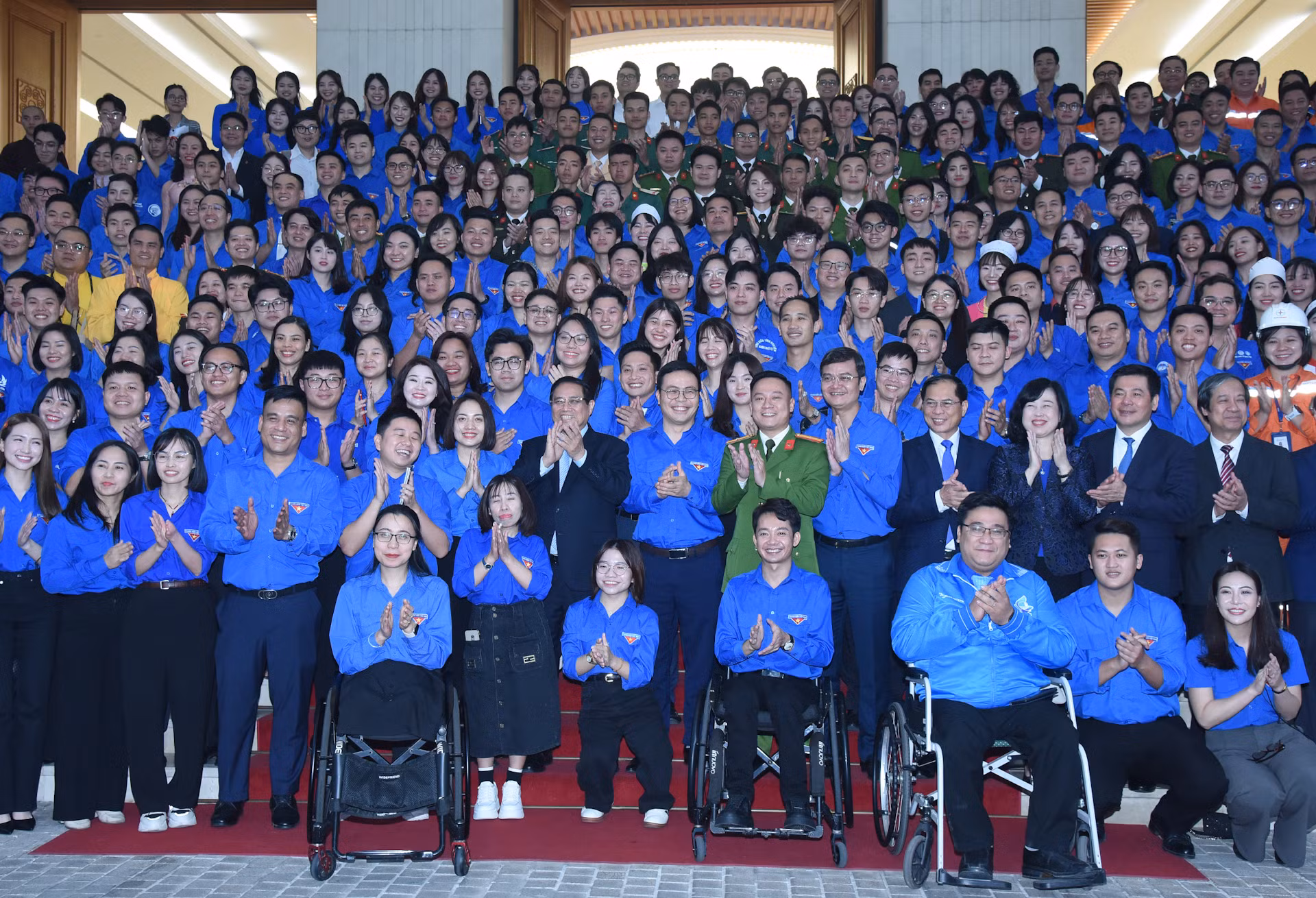 [Foto] Premier vietnamita dialoga con jóvenes