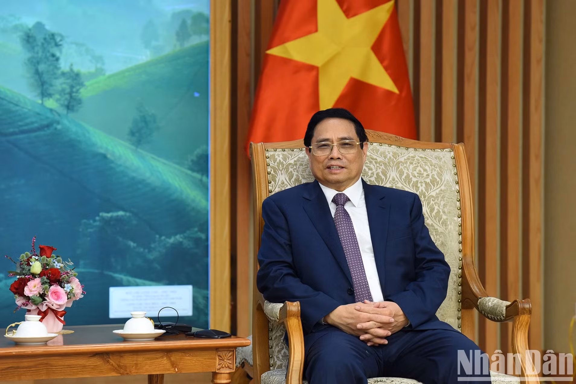 Minh Chinh habla en la reunión.