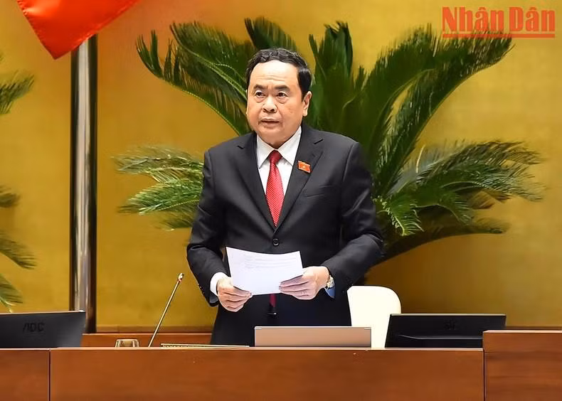 El vicepresidente permanente de la Asamblea Nacional, Tran Thanh Man, pronuncia el discurso de apertura de la sesión.