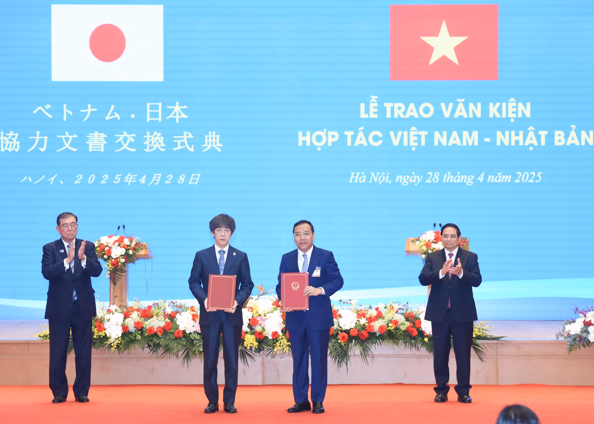 El memorando de entendimiento sobre la promoción de proyectos de cooperación bilateral en el ámbito de la transición energética firmado por el Ministerio de Industria y Comercio de Vietnam y el Ministerio de Economía, Comercio e Industria de Japón.