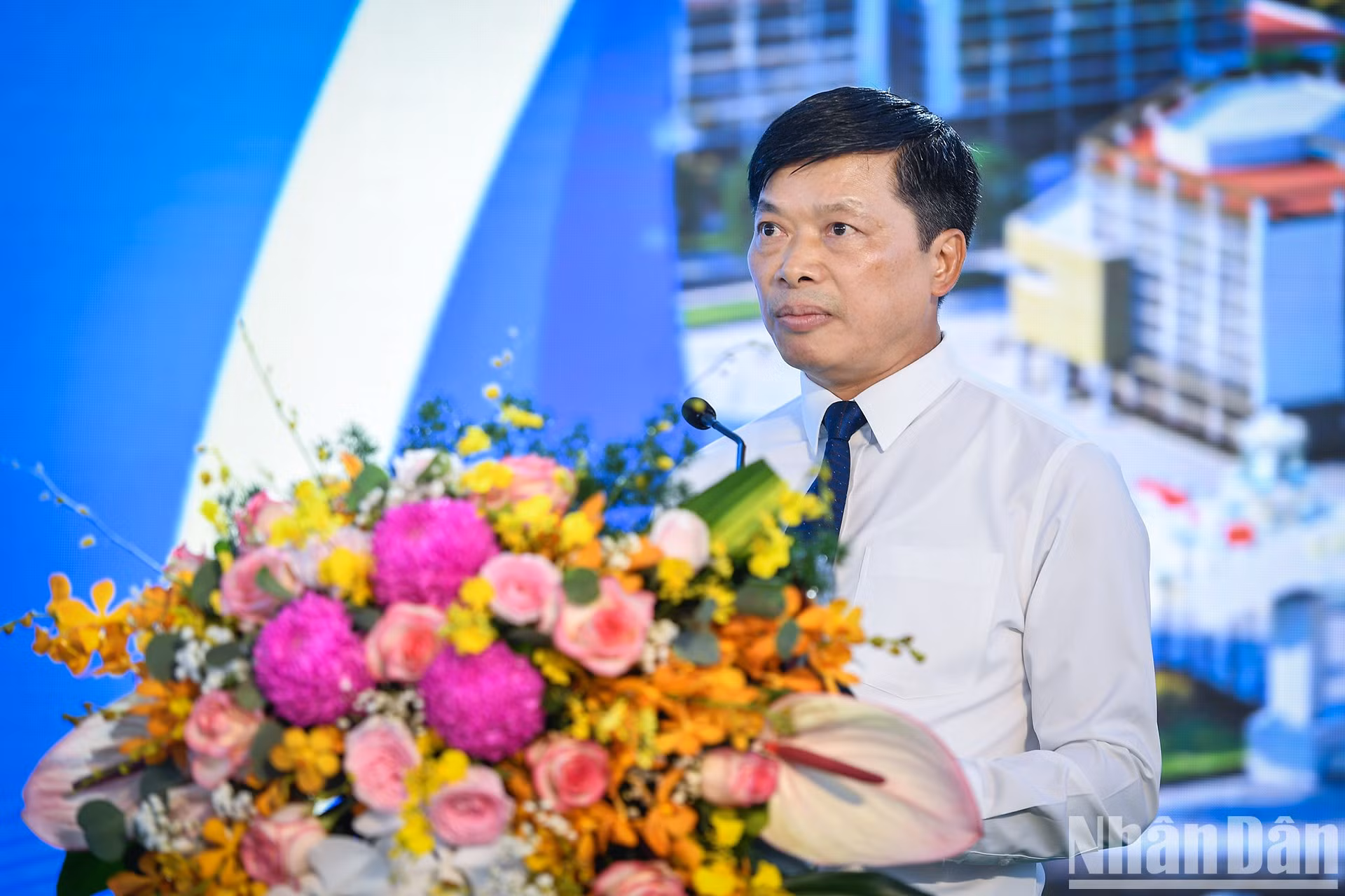El vicepresidente del Comité Popular de Bac Ninh, Dao Quang Khai, pronuncia un discurso en la ceremonia de arranque del proyecto.