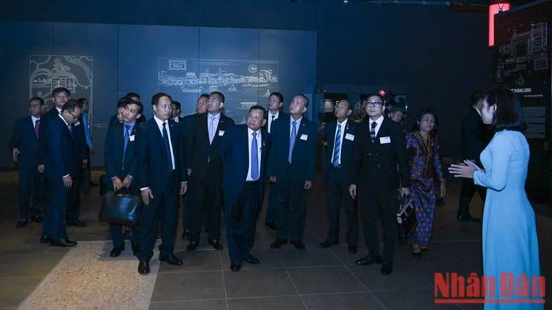 [Foto] Presidente del Senado camboyano visita Casa de la Asamblea Nacional de Vietnam
