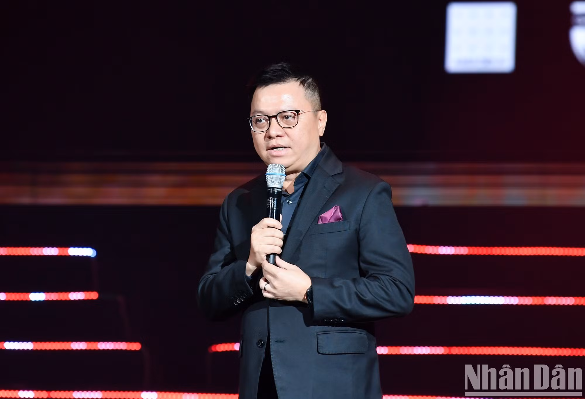 Le Quoc Minh, miembro del Comité Central del Partido Comunista de Vietnam y subjefe de su Comisión de Comunicación y Educación, presidente-editor de Nhan Dan y titular de la Asociación de Periodistas Vietnamitas, quien también es jefe del Comité Directivo del proyecto “Good Morning Vietnam”, interviene en la cita.
