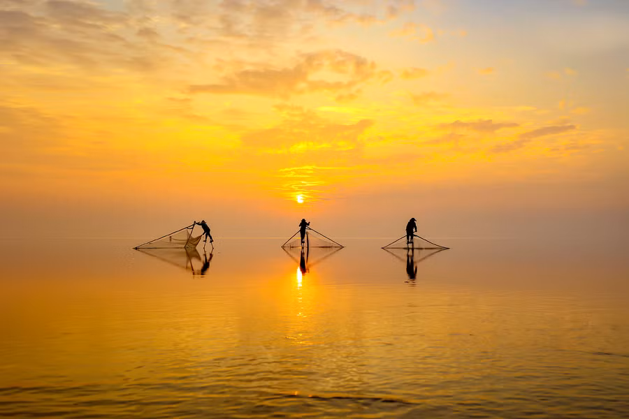 El "mar infinito" en Thai Binh se ha convertido en un fenómeno que atrae a gran cantidad de fotógrafos y jóvenes.