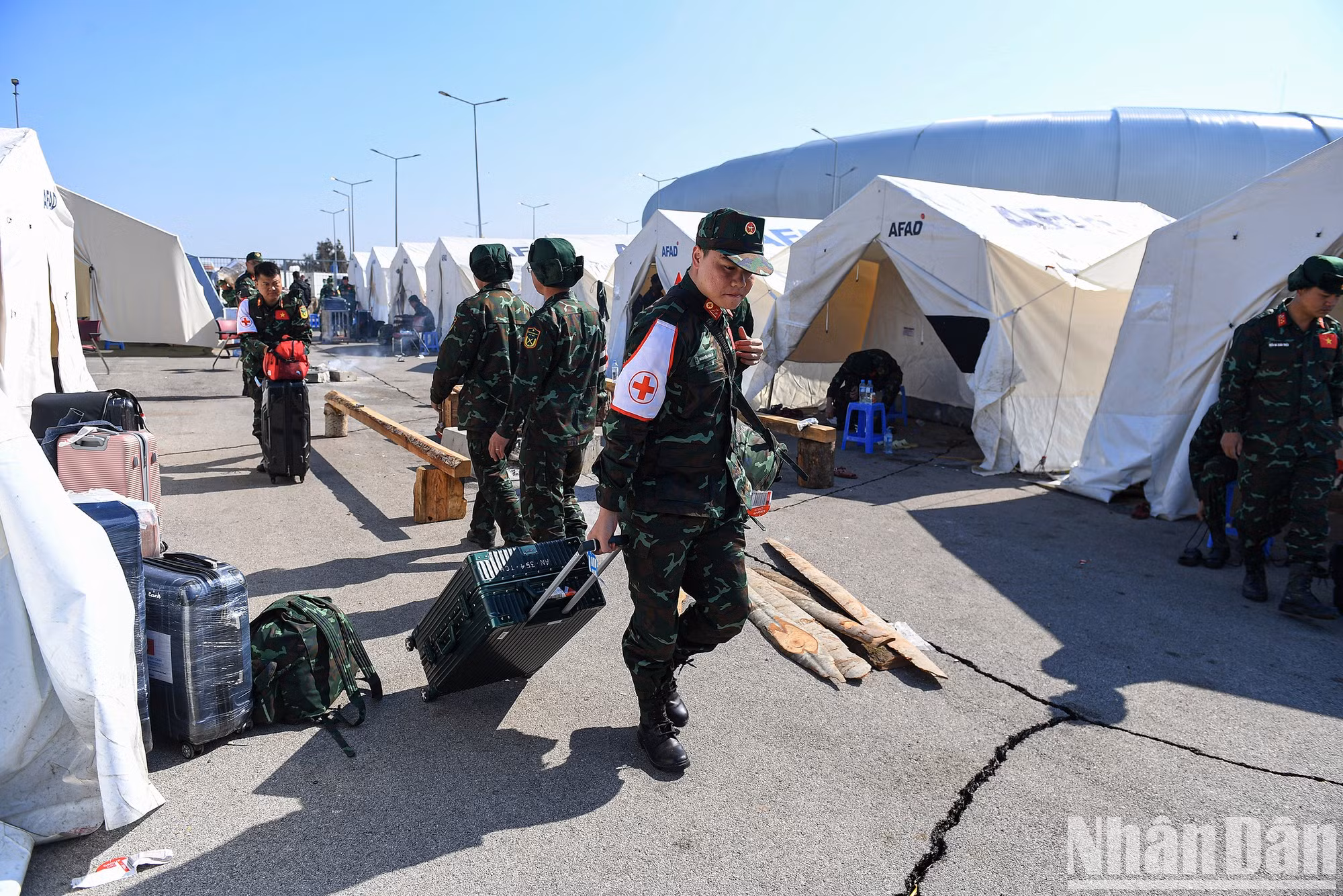 La última mañana en Turquía, los soldados recogieron sus pertenencias personales y herramientas para regresar a casa. La última mañana en Turquía, los soldados recogieron sus pertenencias personales y herramientas para regresar a casa.