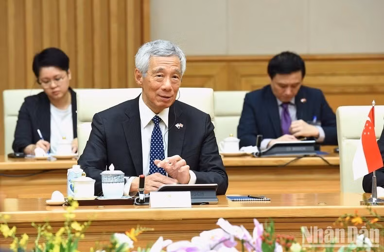 Lee Hsien Loong interviene en el encuentro.