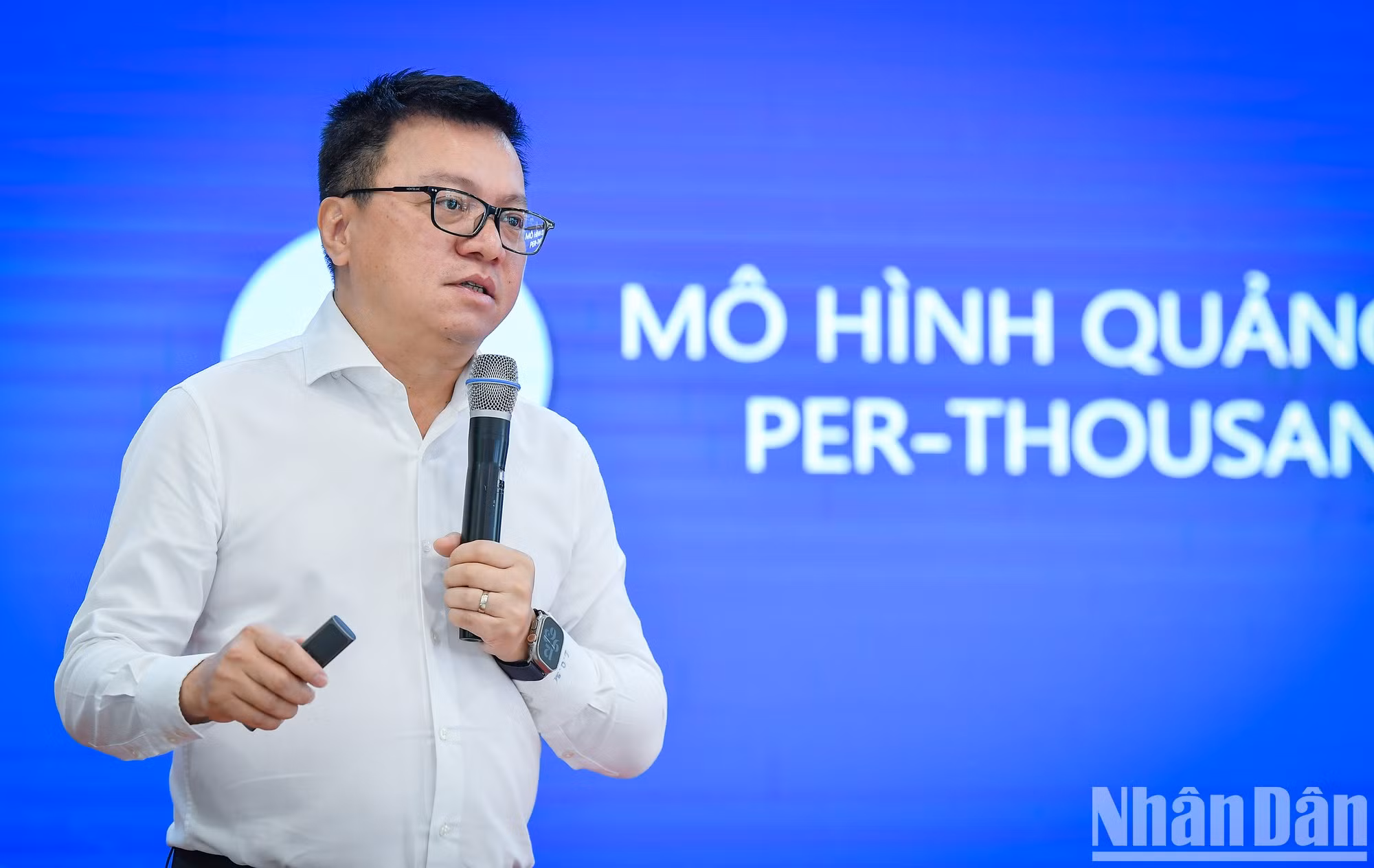 Interviene Le Quoc Minh, miembro del Comité Central del Partido Comunista de Vietnam, presidente-editor del periódico Nhan Dan, subjefe de la Comisión de Comunicación y Educación del Comité Central del Partido y titular de la Asociación de Periodistas del país.