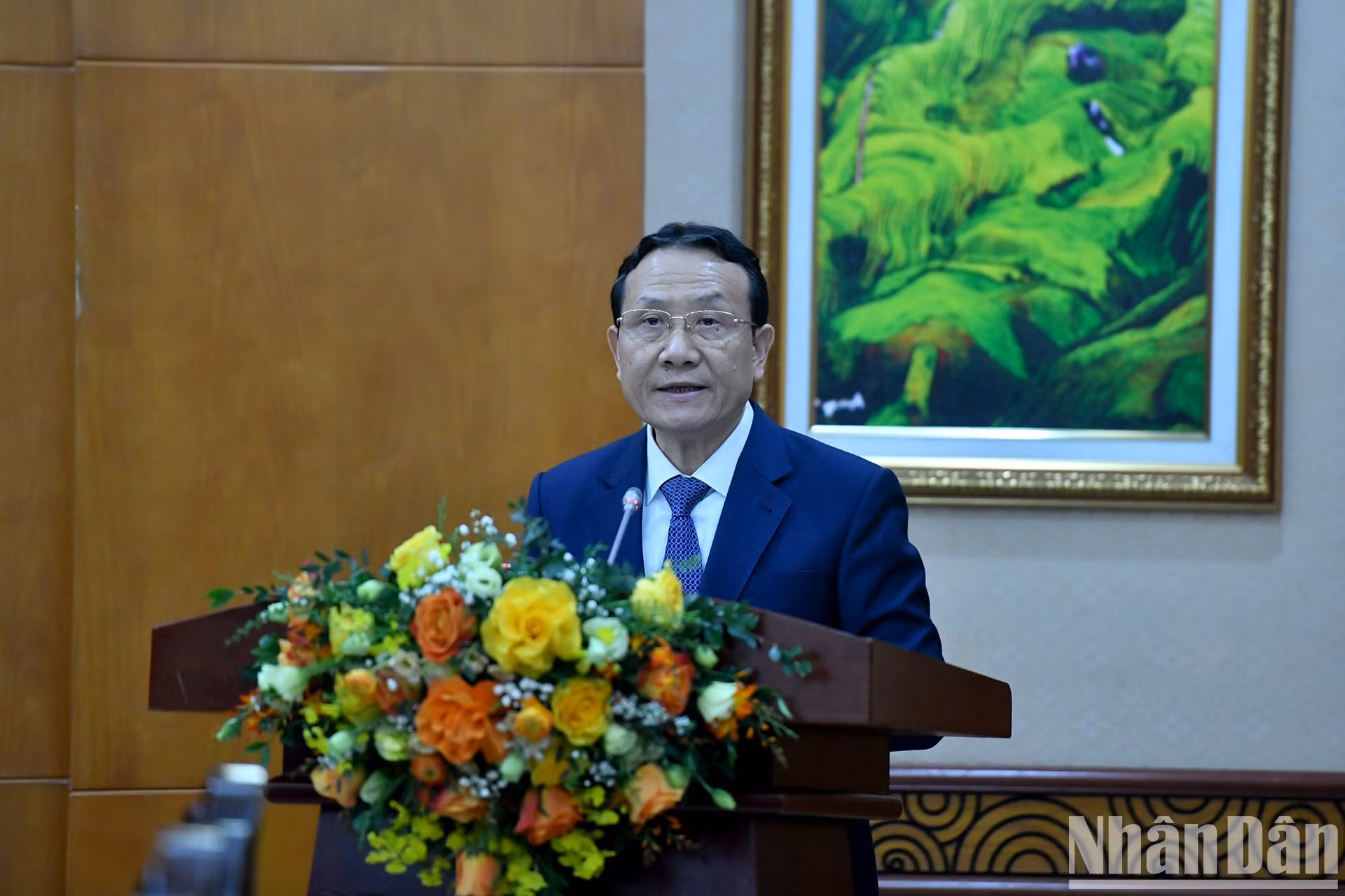 Nguyen Hong Son, subjefe de la Comisión de Asuntos Económicos del Comité Central del PCV, interviene en el evento.