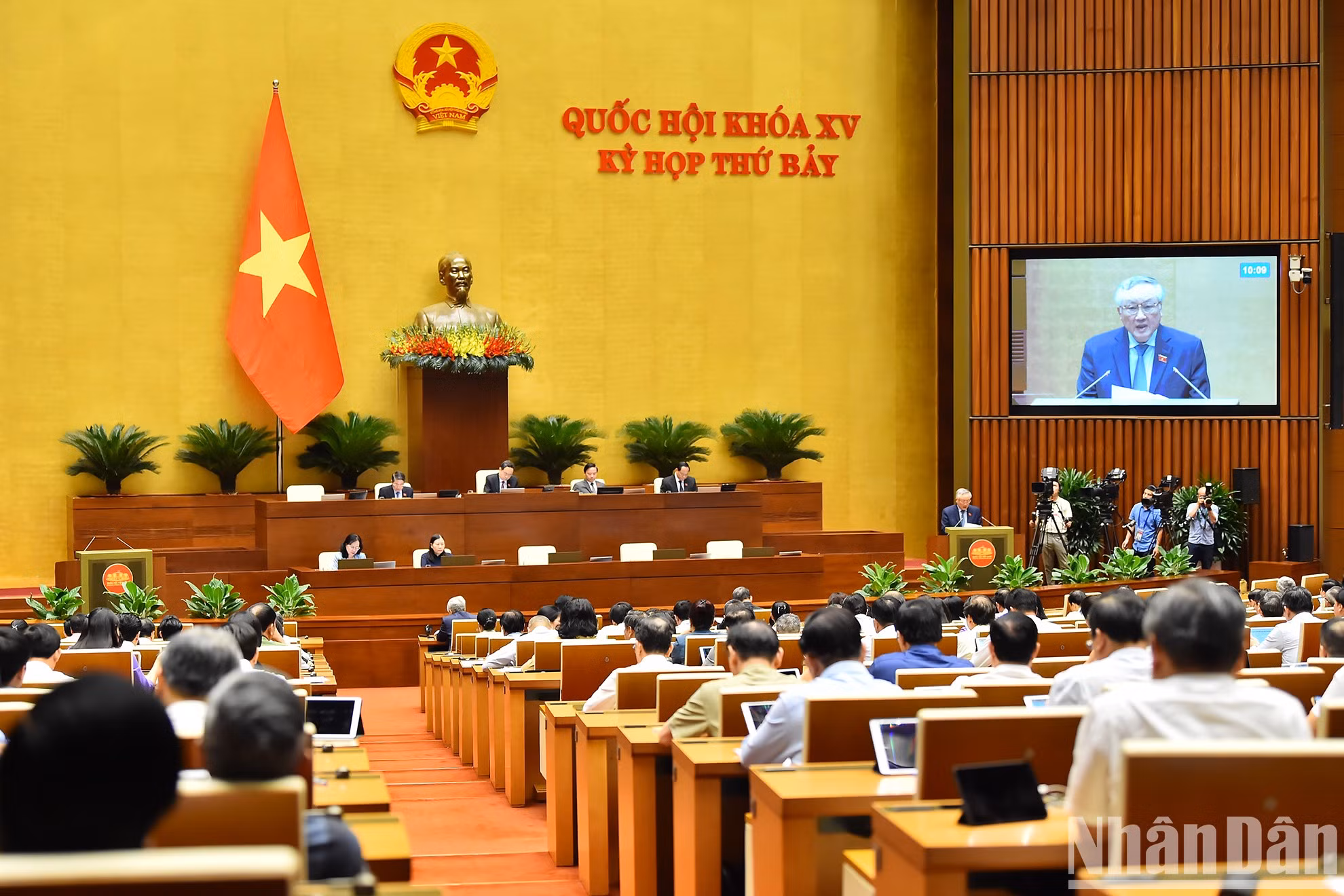 También durante la sesión, el presidente del Tribunal Supremo Popular, Nguyen Hoa Binh, presentaa una propuesta sobre el proyecto del Ley de Justicia Juvenil.