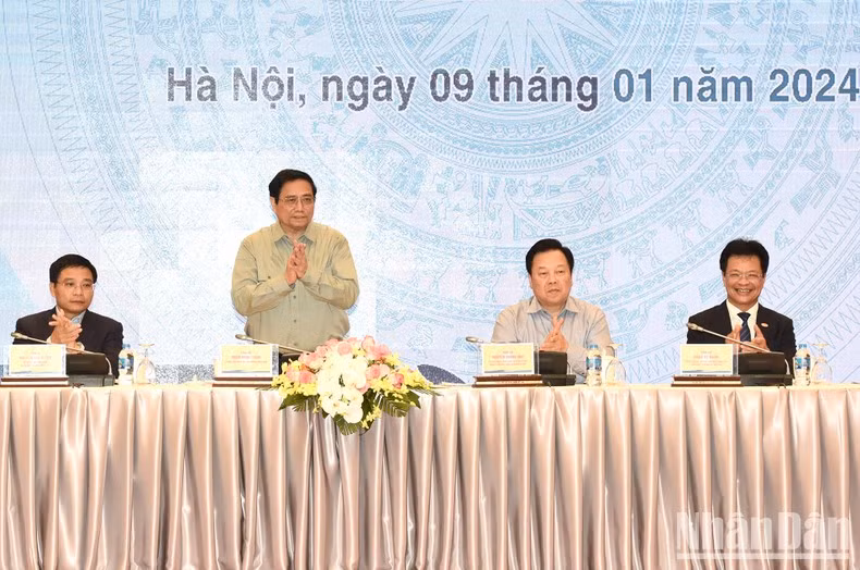El primer ministro Pham Minh Chinh asiste al evento.