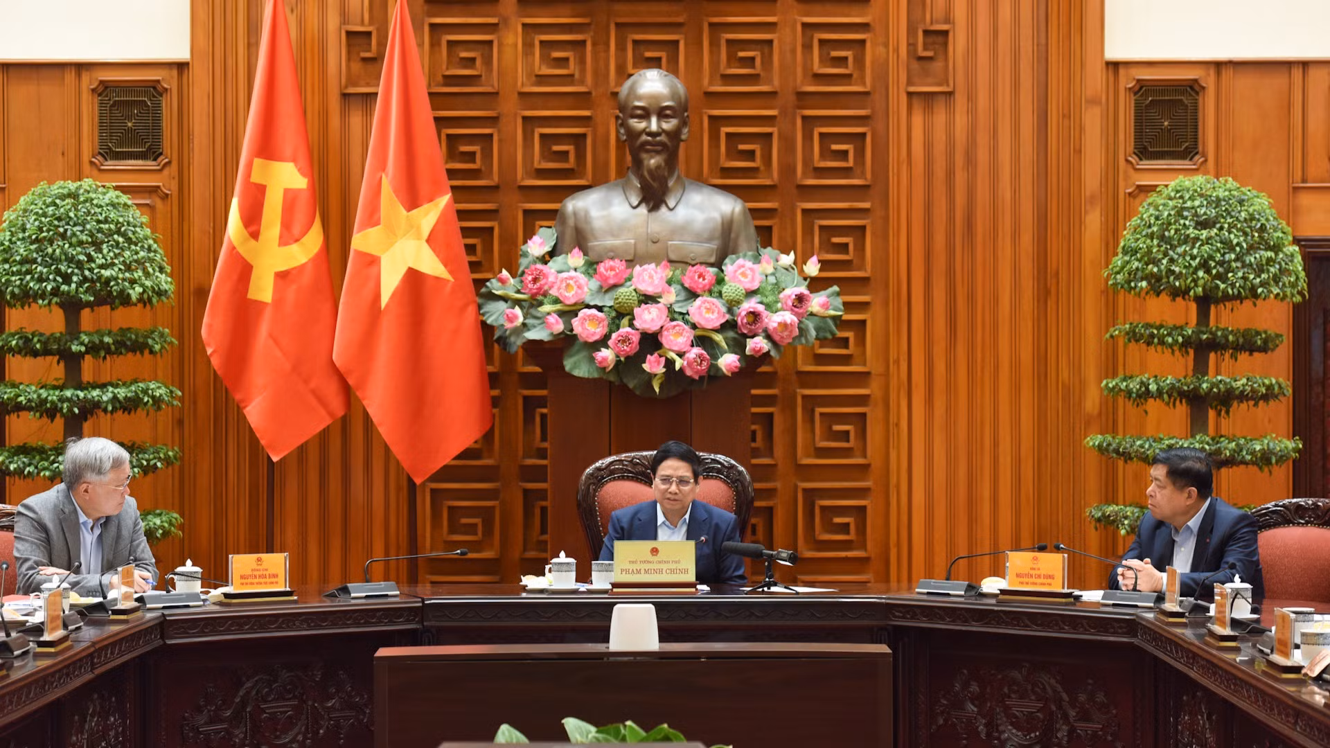 [Foto] Premier vietnamita preside reunión tras anuncio de aranceles recíprocos de EE.UU.