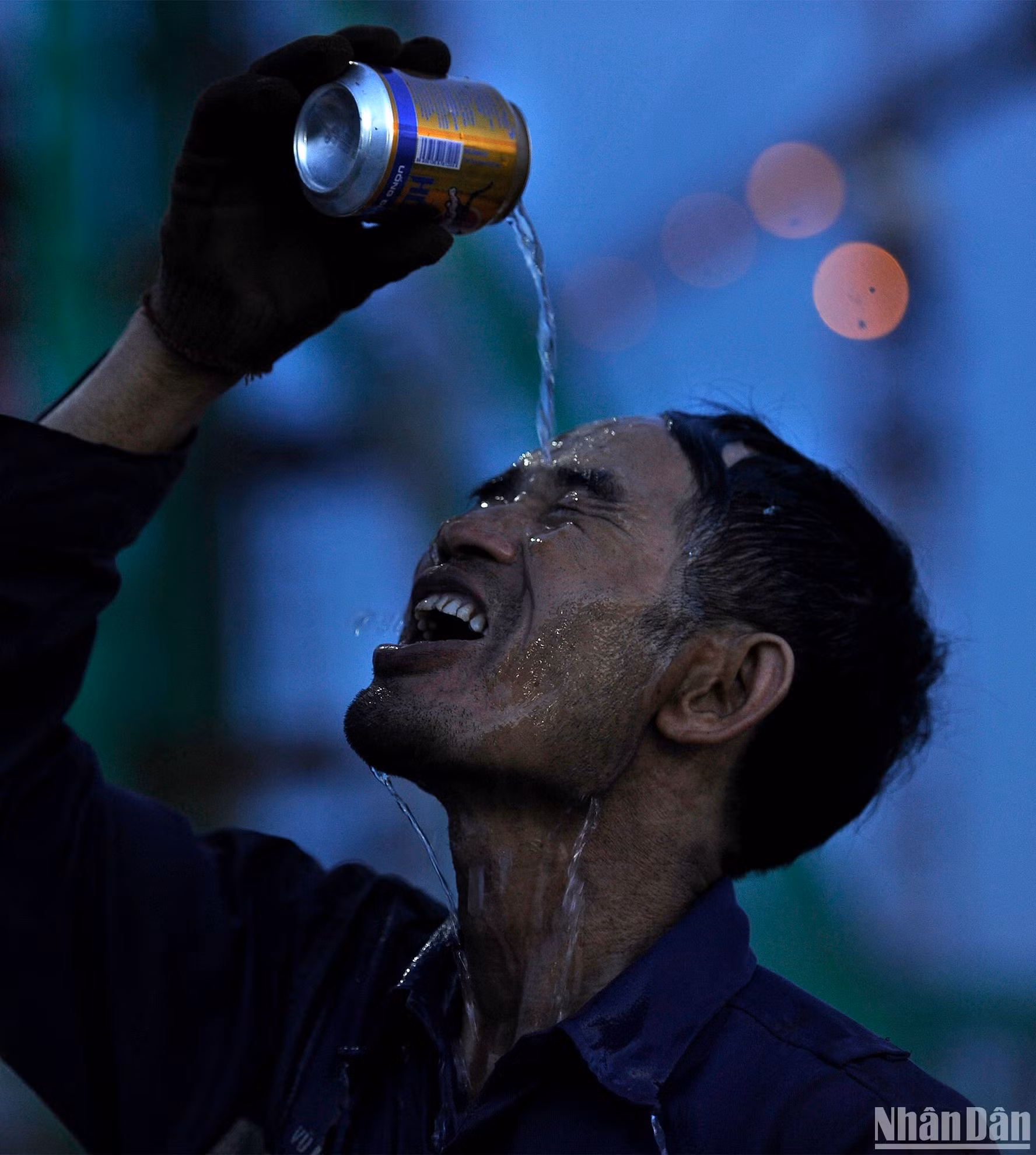 Una pausa refrescante después de terminar el turno.