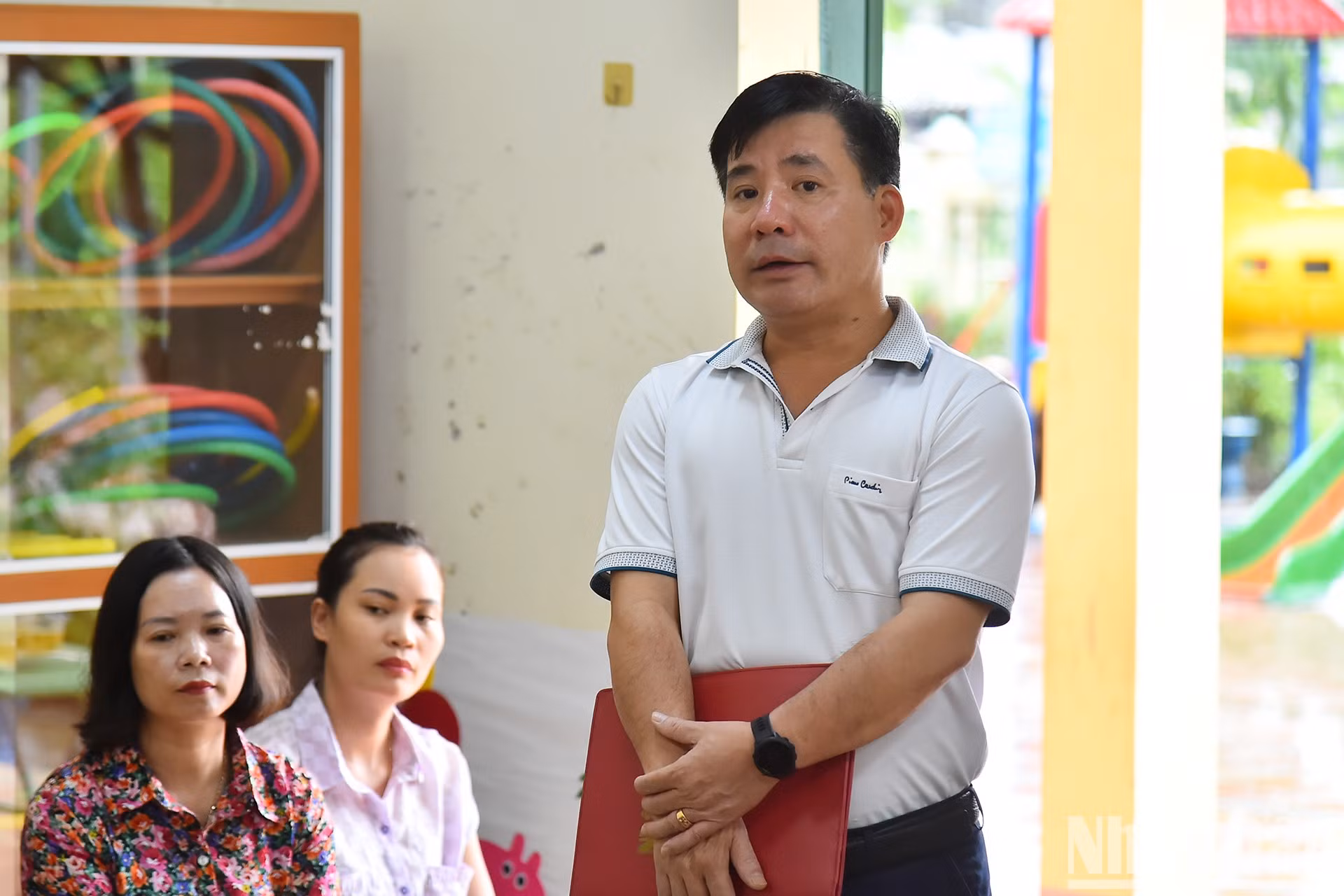 El periodista Nguyen Thanh Tam, jefe de la corresponsalía del periódico Nhan Dan en la provincia de Lao Cai, interviene en el evento.