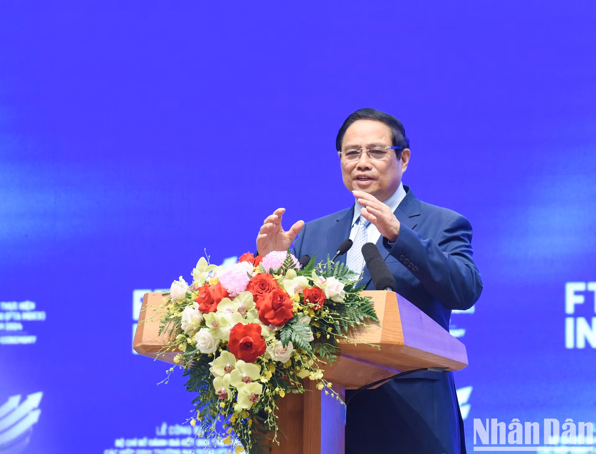 Minh Chinh habla en el evento.