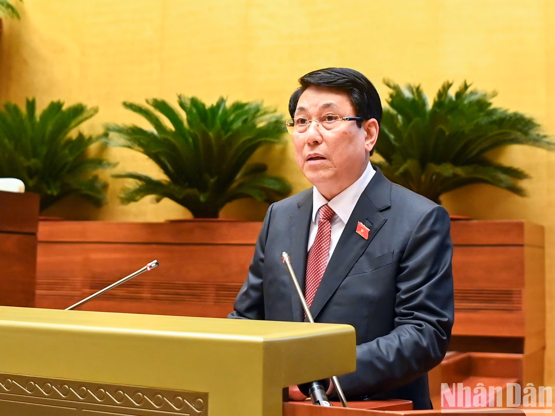 Tras el juramento, Luong Cuong pronuncia un discurso ante el órgano legislativo.